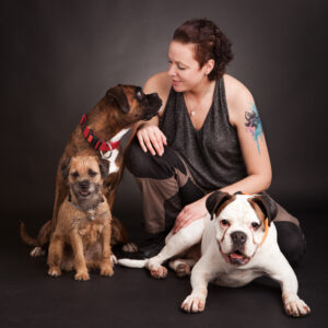 Porträtt hundägare av fotograf Helena Berzelius